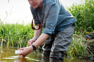 Preventing invasive species in streams and rivers with eDNA