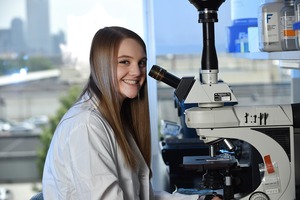 Undergraduate science students conduct research during summer off-campus experiences